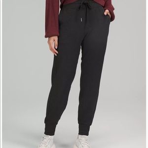 ISO lululemon ready to fleece. Heathered black in size 6 or 8.